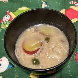 さつま芋・油揚げ・えのきの味噌汁